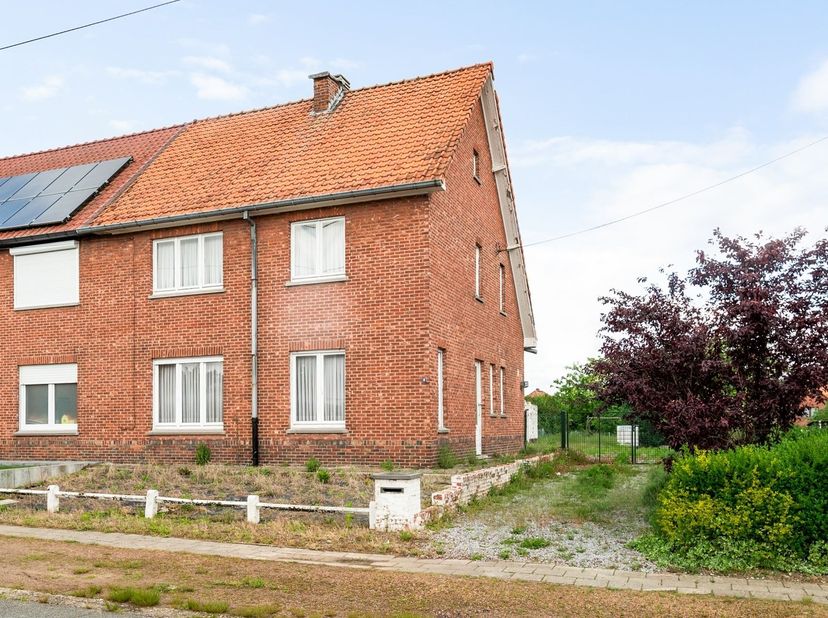 Gelegen in een rustige en residentiële straat combineert dit pand een aangename woonomgeving met een uitstekende bereikbaarheid. Het centrum van Houth