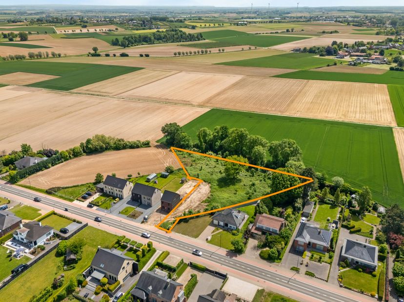 Voor meer info en foto’s, surf naar www.swevers.be – In de Maastrichterstraat in 3740 Bilzen-Hoeselt vindt u deze uitzonderlijk ruime en zuidgerichte