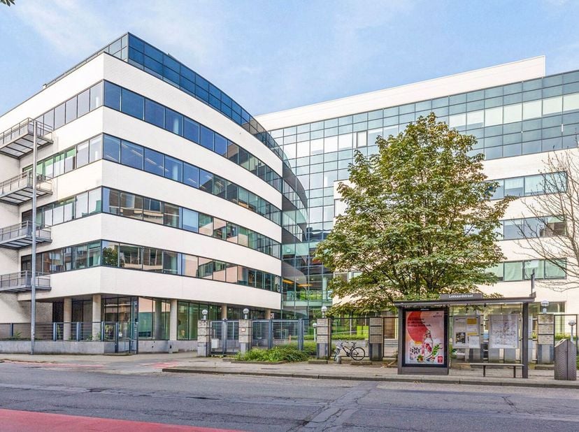 The Compass est un immeuble de bureaux de haute qualité, entièrement redéveloppé, situé à un emplacement stratégique à Anvers. Ce projet résolument to