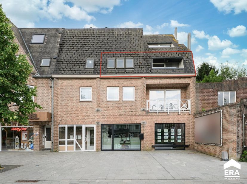 Volledig vernieuwd appartement in het centrum van (Neer)Pelt met een prachtig zicht over het vernieuwd marktplein. De huidige eigenaar heeft het gehel