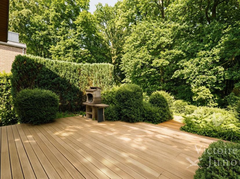Victoire Junot vous propose à la vente cette villa 4 façades idéalement située à proximité du Moorselbos et de la British School.<br />
Le rez-de-chau