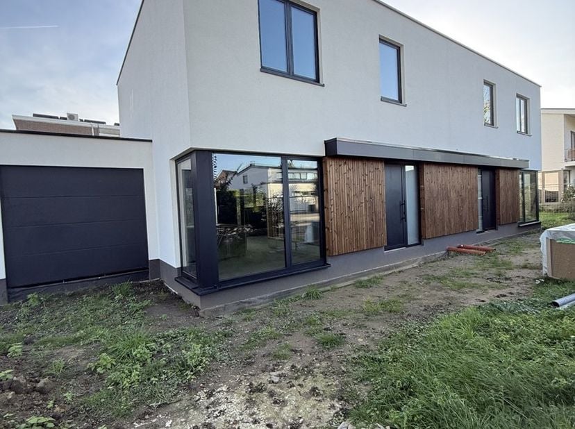 Huis te koop in Pieter Breughelstraat 13,
                    3680 Maaseik