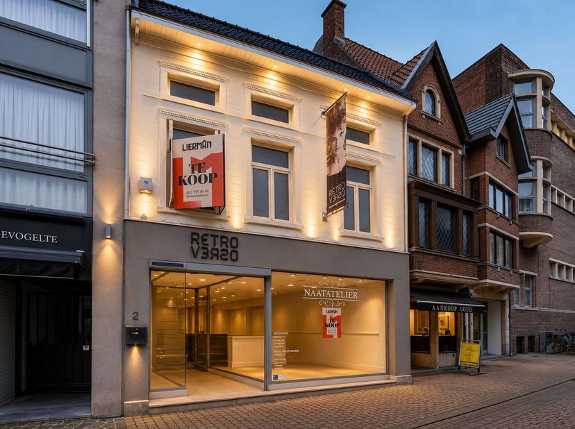 Dit charmante handelspand bevindt zich in de Louis D'Haeseleerstraat, het verlengde van de Lange Zoutstraat, één van de drukst bezochte winkelstraten