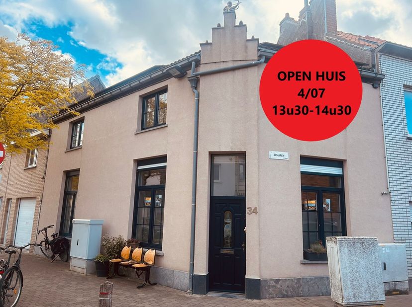 OPEN HUIS ZATERDAG 04/07 van 13.30u tot 14.30u<br />
Deze charmante hoekwoning geniet van een aangename residentiële ligging, net buiten het bruisende