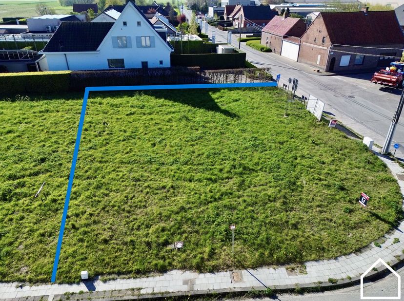 Rustig gelegen bouwgrond voor open bebouwing nabij Kortemark<br />
<br />
Mooi perceel bouwgrond van 511 m² voor een alleenstaande woning (open bebouw