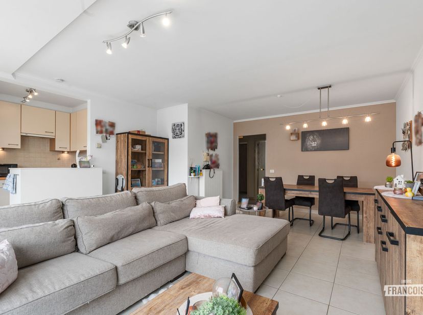 Dit verzorgde en instapklare appartement is gelegen in een residentiële en rustige wijk van Blankenberge. Met een bewoonbare oppervlakte van 74 m² en