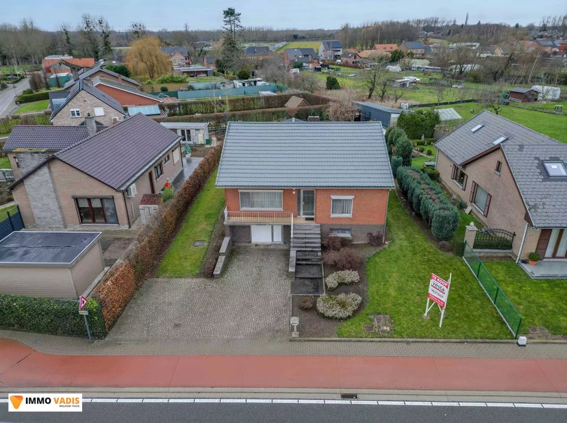 In een aangename omgeving in Wellen bevindt zich deze woning met een solide basis en tal van mogelijkheden. Dankzij de ruime en logische indeling is z