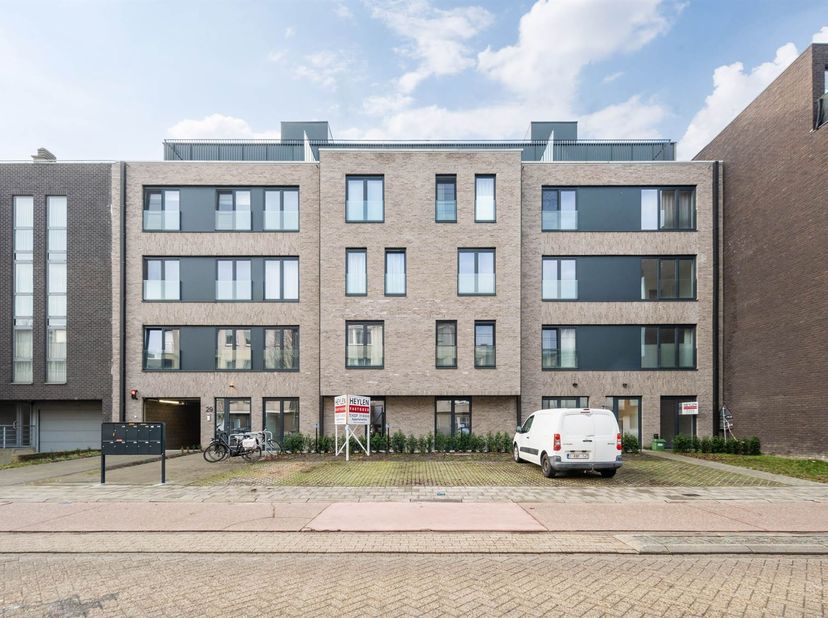 Welkom in Residentie Mosa, een kwalitatieve residentie op een bijzonder gegeerde locatie in Hasselt. Vlak bij het bruisende stadscentrum, met een vlot