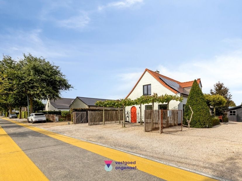 Huis te koop in Eeckhoutsdreef 23,
                    9840 Nazareth