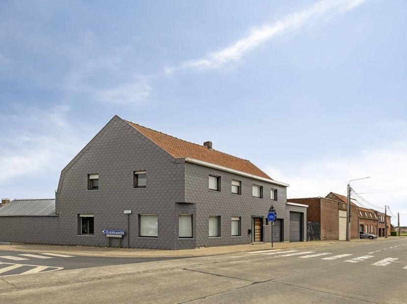 Huis te koop in Dadizeelsestraat 181,
                    8890 Moorslede