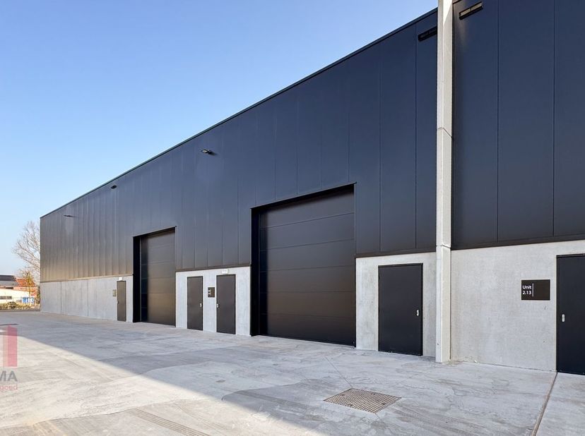 KMO-unit van 280 m² te huur, de unit maakt deel uit van het "Stuckens Business Park" en is strategisch gelegen in Buggenhout, aan de rand van het Bugg