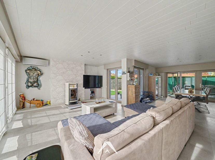 Instapklare bungalow met garage en tuin op rustige ligging<br />
Op zoek naar comfortabel gelijkvloers wonen in alle rust? Deze verzorgde bungalow in