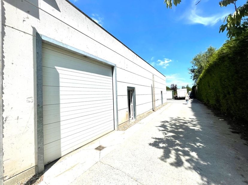 Bedrijfsvastgoed te huur in Beveren-Dries 111,
                    8791 Beveren
