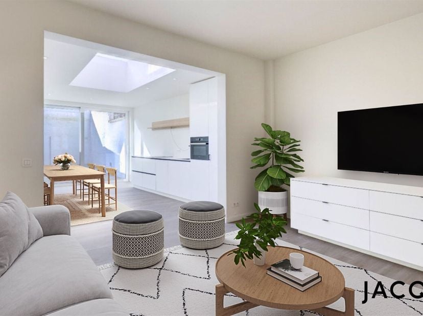JACQ. Real Estate stelt met plezier deze volledig gerenoveerde woning voor, gelegen op wandelafstand van het centrum van Lier.<br />
<br />
De wonin