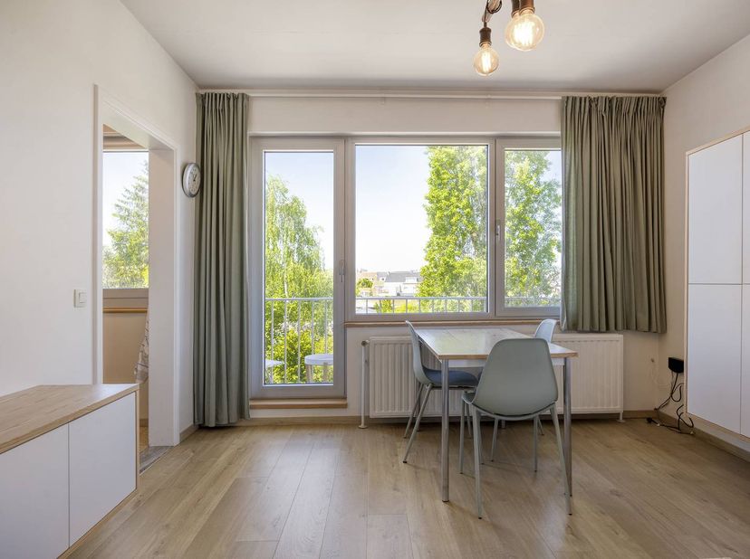 Cet appartement confortable et lumineux est idéalement situé sur le Gouverneurverwilghensingel à Hasselt, dans un excellent emplacement à proximité du