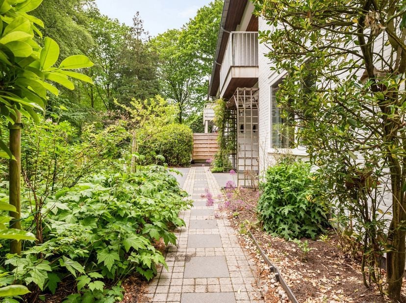 Vehuurde studio/gelijkvloersappartement van ca. 67 m² in bosrijke omgeving! De Duitse wijk kenmerkt zich door groen en rust nabij het centrum én natuu