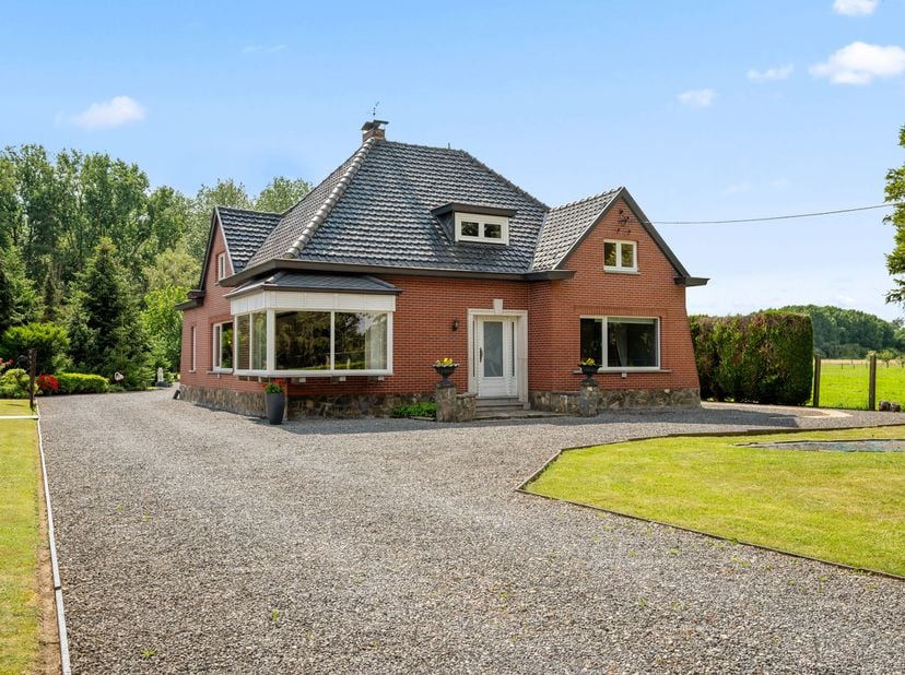 Rustig wonen in het groen met een uitstekende bereikbaarheid.<br />
Op zoek naar een villa met karakter, ruimte en een uitzonderlijke ligging? Deze ch