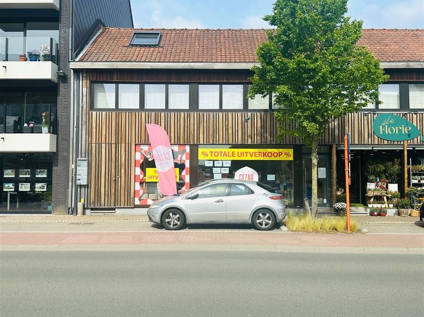 Bien professionnel à louer
                    à 8020 Oostkamp