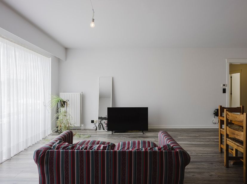 Op zoek naar een appartement met een centrale ligging in Kortrijk? Dit 2-slaapkamerappartement in de Handboogstraat bevindt zich op de 1ste verdieping