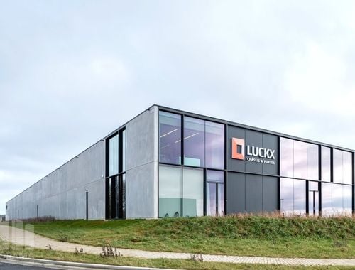                                         Bedrijfsgebouw te huur in Saintes, € 24.896
