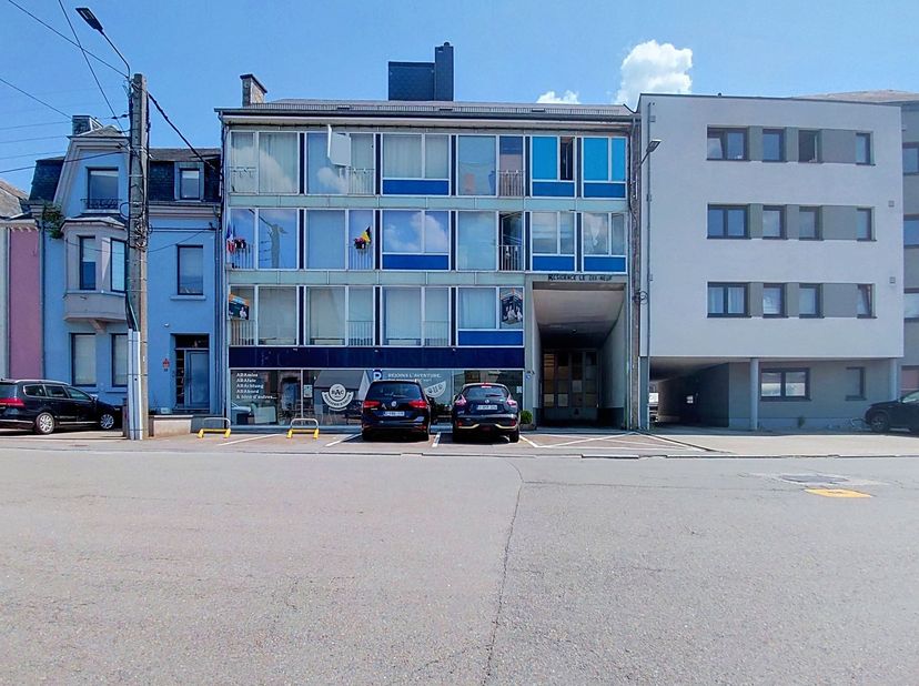 W Immobilière vous propose à Arlon ce charmant appartement 1 chambre, idéalement situé à deux pas du centre-ville. <br />
<br />
Situé au quatrième ét