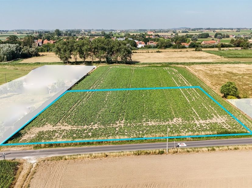 Bouwgrond van ongeveer 2.000 m² gelegen in HOUTHEM. <br />
Met een breedte van ca. 40 m en een diepte van ca. 50 m biedt dit perceel mooie mogelijkhed