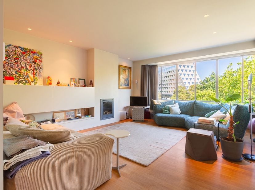 Luxueus wonen aan het Koning Albertpark? Welkom in Residentie Fleurie. Op de 5de verdieping geniet u van een unieke combinatie van rust, groen en een