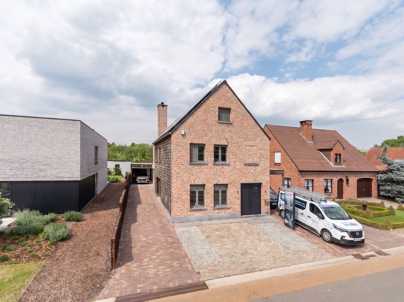 Instapklare woning 4 slpk op een perceel van 1.565 m² in Poederlee<br />
<br />
Deze instapklare en goed onderhouden woning ligt op een rustige loca