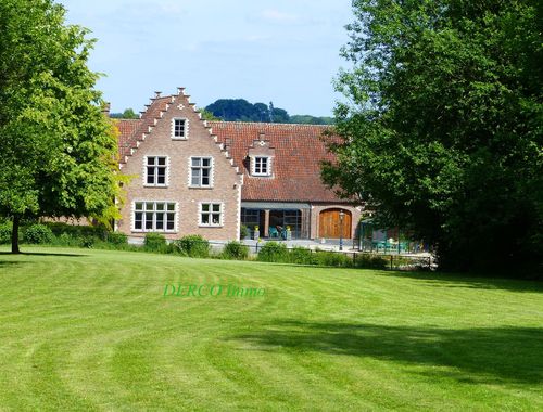                                         Villa te koop in Lubbeek, € 990.000
