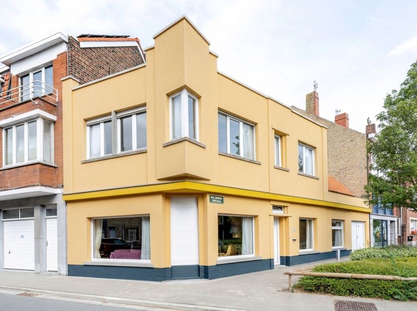 Zeebrugge: Charmante hoekwoning te koop met 3 slaapkamers en inpandige garage op een uitstekende ligging in Zeebrugge.Bent u op zoek naar een ruime wo