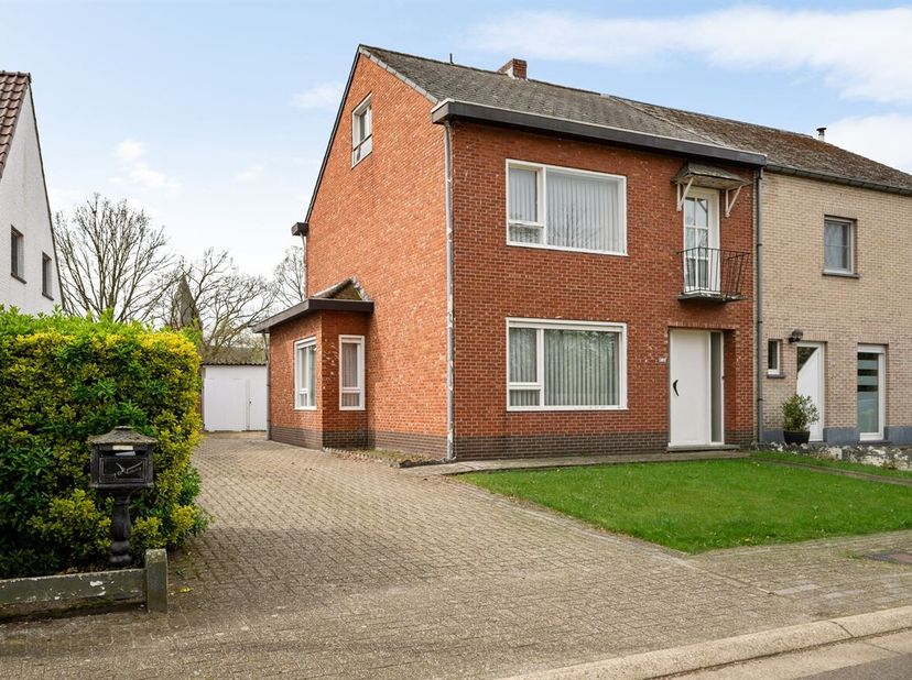 Openhuizendag op zaterdag 13 juni 2026 van 17u00 - 18u00 <br />
Te renoveren HOB met 3 slpks op 520m²<br />
Deze woning dateert van 1964, werd steeds