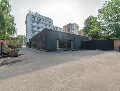                                         Bureaux à louer à Berchem, € 3.000
