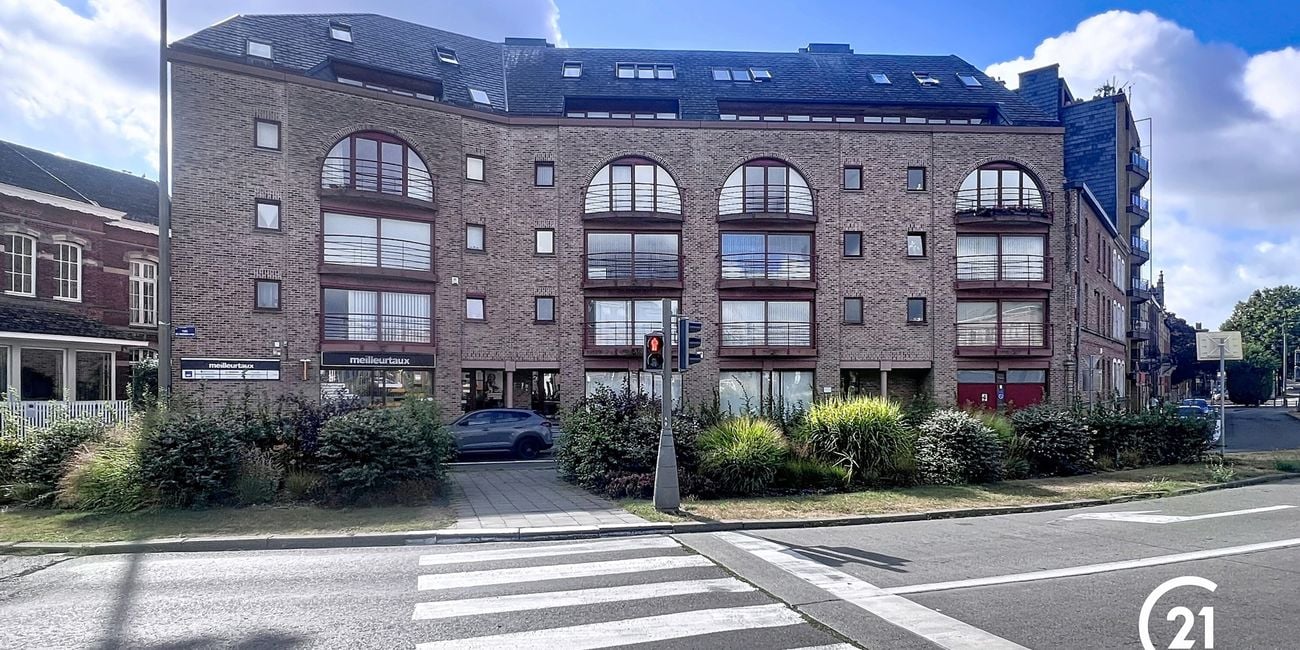 Place des Chasseurs à Pied 6 bus 2-2