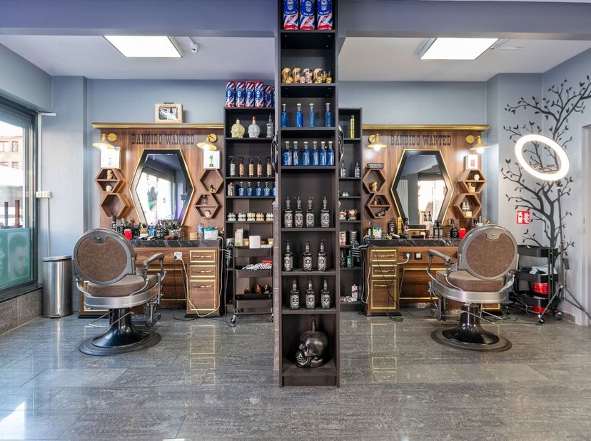 Ligging: Gelegen in de Van Kerckhovenstraat 36-38 te 2060 Antwerpen geniet deze opbrengsteigendom van een centrale ligging nabij winkels, horeca, open