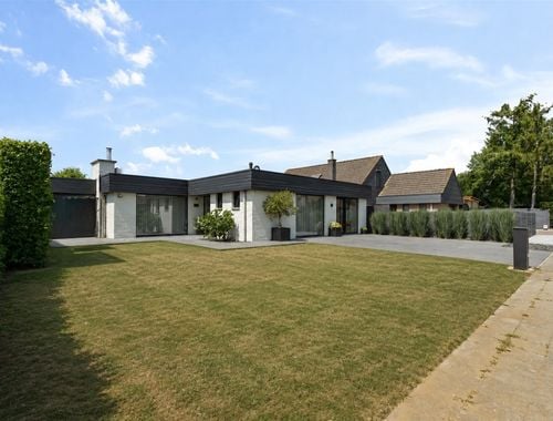                                         Kantoor te koop in Overmere, € 599.000
