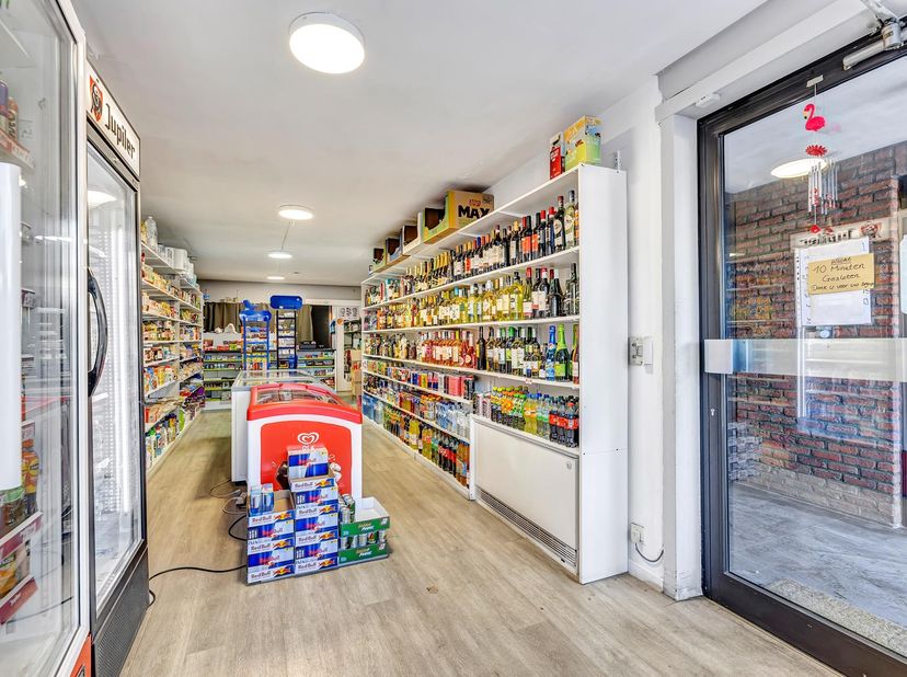 Voor meer informatie of een bezoek, bel 053 59 49 32 - Bent u op zoek naar een commercieel pand voor eigen gebruik of als investering? Dan is dit hand