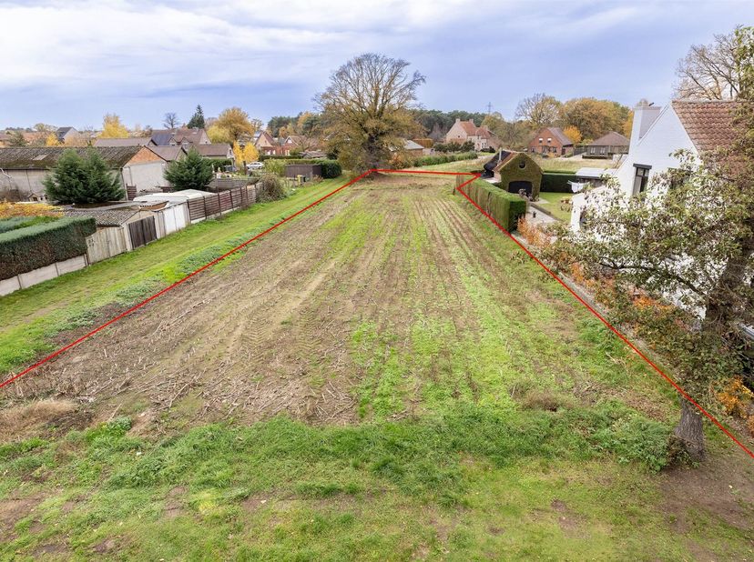 Bouwgrond voor OB van 10a 22ca <br />
<br />
Ligging: Dit perceel is zeer rustig gelegen in een verkaveling in het centrum van Lichtaart met alle fa
