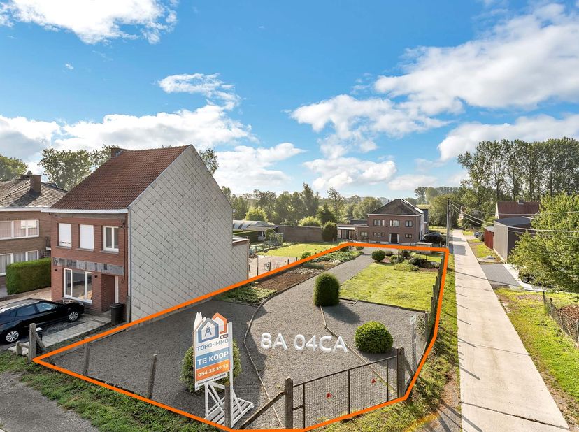 Pour plus d'informations ou pour une visite, appelez le 054 69 39 31 - Ce terrain à bâtir d'une superficie de 8a 04ca, destiné à une construction semi