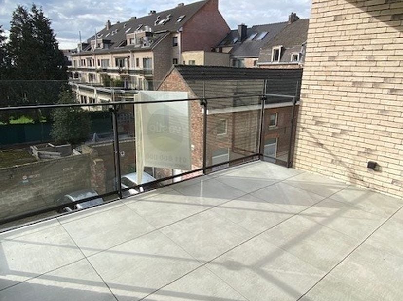 Dit prachtige 2 slaapkamer appartement, is gelegen in residentie Korenaar op de hoek van de Demerwal en de Korenstraat, pal in het centrum van de stad