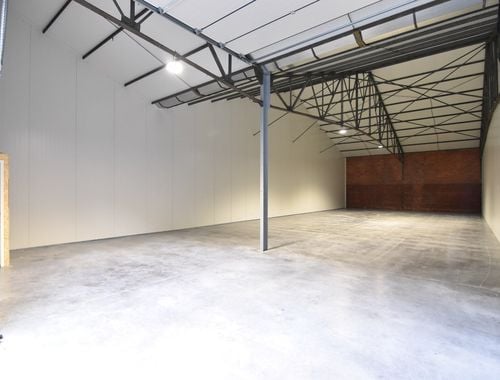                                         Entrepôt à louer à Torhout, € 705
