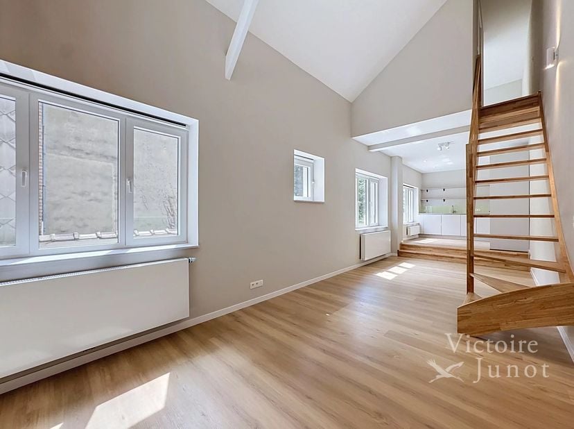 Voogesteld Mike Doolaeghe - Tel.: +32 471 65 85 85 - E-mail: mike.doolaeghe@victoire.be<br />
Victoire Junot biedt dit mooie appartement aan van 86 m²