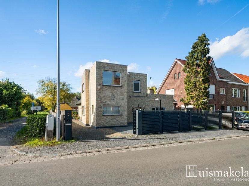 Huis te koop in Verlorenbroodstraat 20,
                    9820 Merelbeke