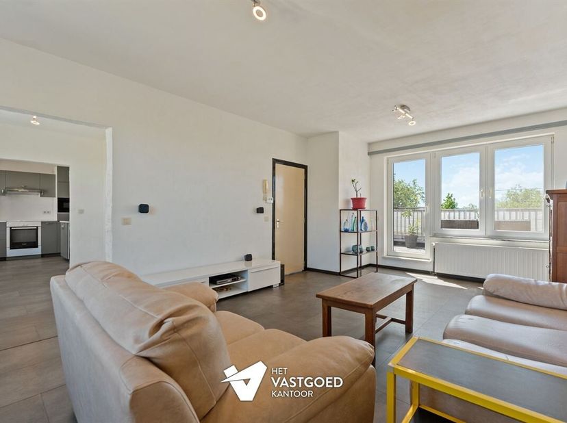 Gerenoveerd appartement (67m²) met 2 terrassen van in totaal 73m² op toplocatie te Hasselt centrum.<br />
Belangrijkste troeven: <br />
- TOPlocatie v