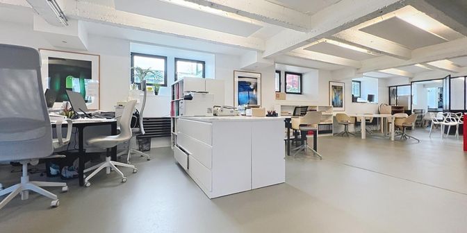 Bien professionnel à vendre à 7500 Tournai