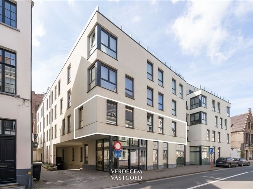 Situation<br />
Bienvenue à la Résidence Collegehof, située dans un emplacement de choix dans la rue animée Sint-Michielsstraat, au cœur de Gand. <br