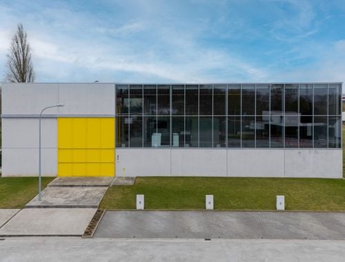                                         Bedrijfsgebouw te koop in Zwevegem, € 3.900.000
