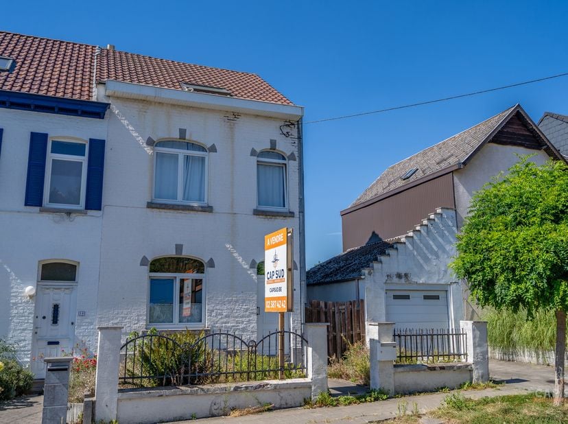 SOUS-OPTION.... Merci à la propriétaire pour sa confiance !<br />
Waterloo - Chenois, dans un quartier calme et arboré, à proximité de la gare et de t