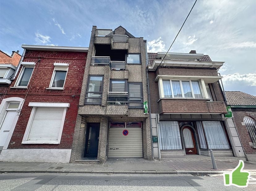 Immeuble de rapport composé de deux logements et d'un garage au RDC <br />
<br />
Entrée individuelle pour les deux appartements : un premier appart
