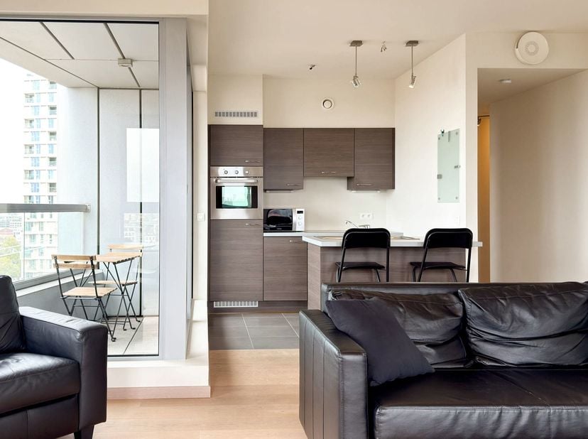 Gemeubeld appartement van ca. 88 m² op de 10de verdieping van residentie ‘London Tower’, met een spectaculair uitzicht over de skyline van Antwerpen,
