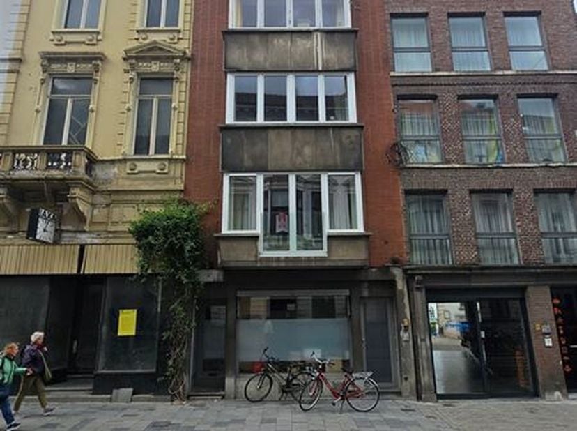 Comfortabel 3 slaapkamer appartement gelegen in centrum Gent<br />
Dit gezellig appartement in Gent heeft een ideale ligging.<br />
Met tal van voorzi